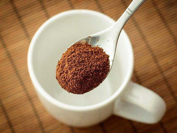 Granül ya da bilinen diğer adıyla instant kahve, özetle kahvenin posasından yapılan ve bir dizi kimyasal süreçlere maruz kalan bir içecek türü.