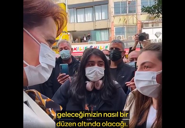 Görüştüğü gençlerin sorunlarını dikkatle dinleyen Akşener, Cemre isimli gencin ülkenin en büyük sorunlarından olan ekonomi ve eğitim ile düşüncelerini aktarırken gözyaşlarına hakim olamaması üzerine 'Cemre, siz bu yaşta bunlar için ağlıyorsunuz ya, yuh olsun bize' dedi.