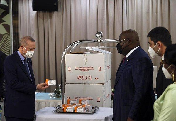 14. Cumhurbaşkanı Erdoğan'ın resmi ziyareti kapsamında, Kongo Demokratik Cumhuriyeti'ne 100 bin doz Kovid-19 aşısı hibe edildi.