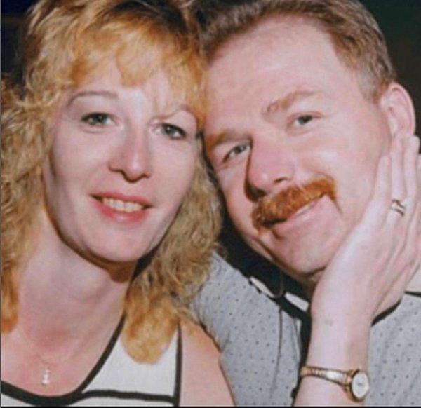 İlk eşiyle 1990 yılında evlenen Stacey'nin Ashley ve Bree adında 2 kızı varmış. 1999 yılında hastalanan kocası 2000 yılında vefat etmiş. O zamanlarda doktorlar eşinin ölüm raporuna kalp krizi yazmışlar.