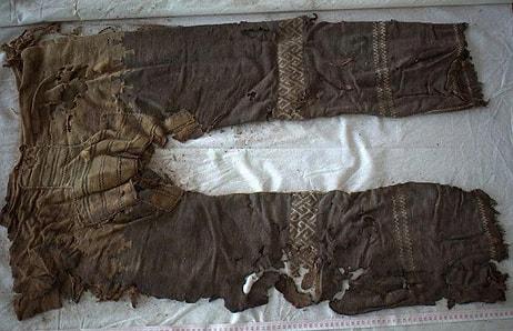 Bilim İnsanları 3 Bin Yıllık Dünyanın En Eski Pantolonunun Sırrını Çözdü ve Yeniden Dikti!