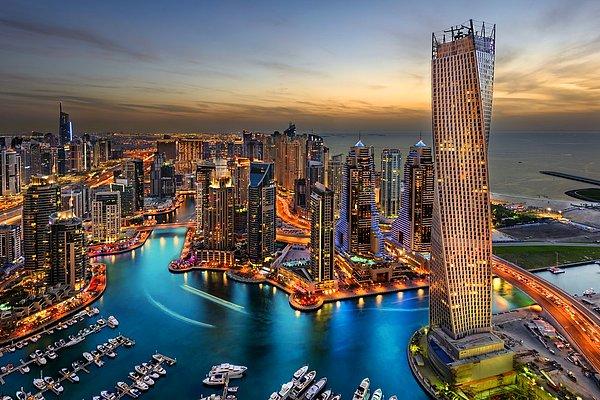 23. Ve son olarak Dubai hükümeti, alışveriş cenneti olarak da bilinen şehirde dünyanın en büyük alışveriş merkezini inşa ederek senede 180 milyon ziyaretçi toplama planları yapıyorlar.