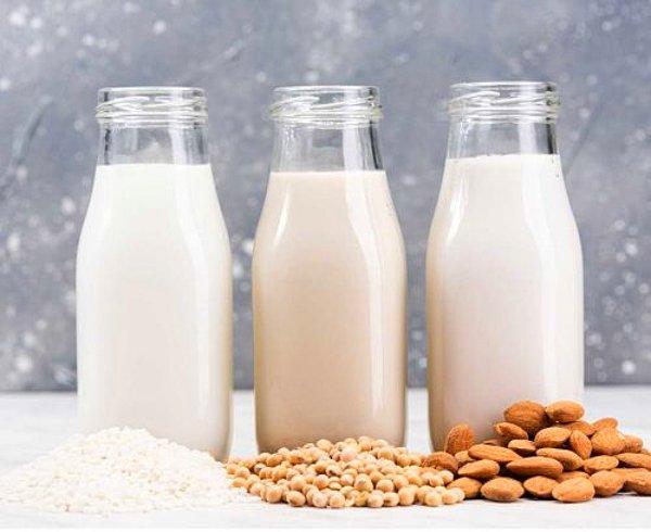 Süt içeriğindeki protein sayesinde tokluk hissi sağlar. Acıktığınız anda için bir bardak süt, açlık maçlık kalmayacak! Bu arada evde yapabileceğiniz sütleri de aşağıya bırakıyoruz!