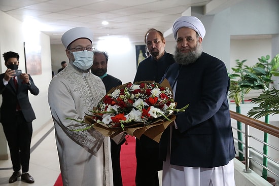 'Korkumuzdan Yeni Araba Alamıyoruz' Diyen Ali Erbaş, Pakistan'a Özel Jetle Gitti