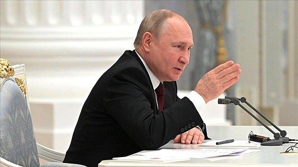 1. Günün gündemi Rusya Devlet Başkanı Vladimir Putin! Rus lider, Donetsk Halk Cumhuriyeti ve Lugansk Halk Cumhuriyeti'nin bağımsızlığını tanıma kararlarını imzaladı.