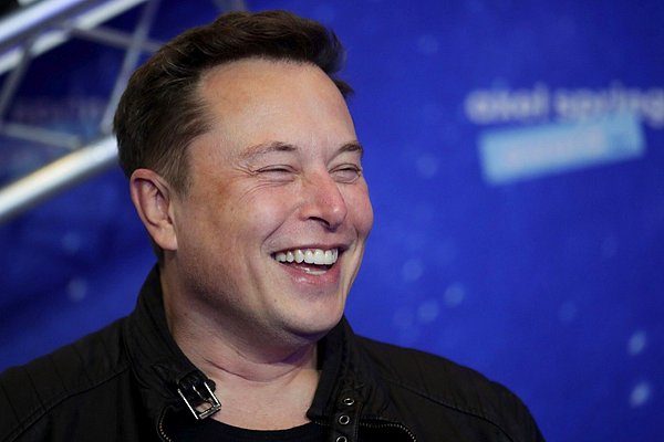 Elon Musk'ın kurucusu olduğu SpaceX, Starlink uydularıyla dünya yörüngesinde 12 bin uyduluk ağ kurmayı planlıyor.