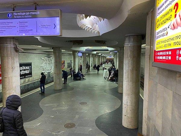 16. Kiev'de metro ve sığınaklara inen sivil vatandaşlar...