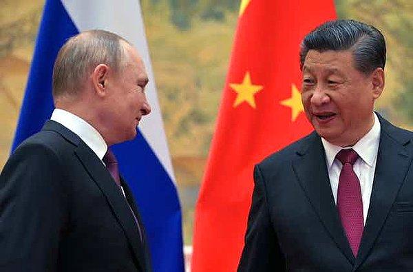 6. "Putin'in asıl olarak güvendiği şey Çin'in, mal ve para aklayıcısı olarak para kazanmaya istekli olması. Sınırını 'düşman NATO güçlerinden' korumak isteyen Putin, asıl uğruna ekonomiyi kurban etmeye değer buluyor."
