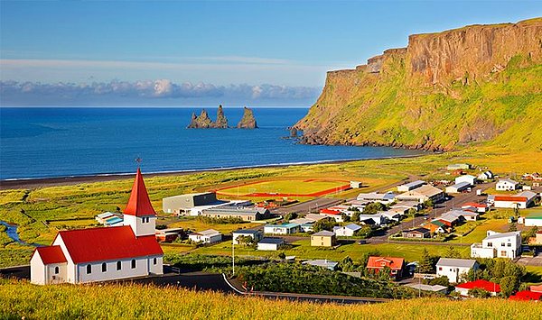 6. "İzlanda nasıl? Hayatımda bir kez bile haberlerde İzlanda'yı gördüğümü zannetmiyorum. Tabii Birleşik Krallık'a olan yakınlığı endişe vermiyor değil...""