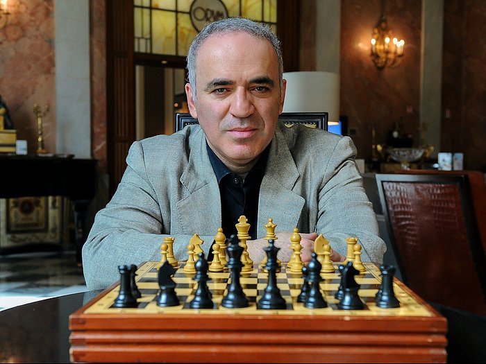 Satranç Efsanesi Kasparov Ülkesini Eleştirdi: 'Putin'in Savaş Makinesini İflas Ettirin'