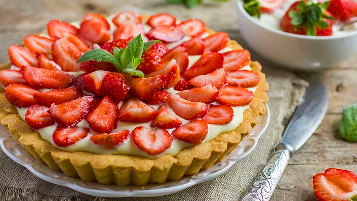 Çilekli Tart Tarifi: Çilekli Tart Nasıl Yapılır?