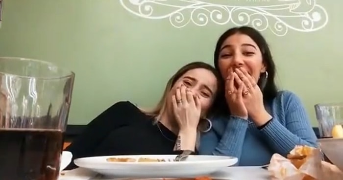 Kendilerini Videoya Çektikleri Telefonu Kaybettiklerini Zanneden Kadınların Şaşkın Anları