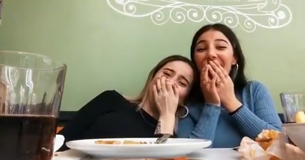 Kendilerini Videoya Çektikleri Telefonu Kaybettiklerini Zanneden Kadınların Şaşkın Anları