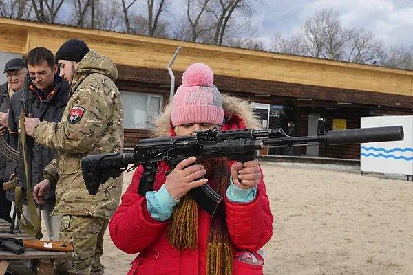 "Eli silah tutan tüm Ukrayna vatandaşlarına silah dağıtılacak"