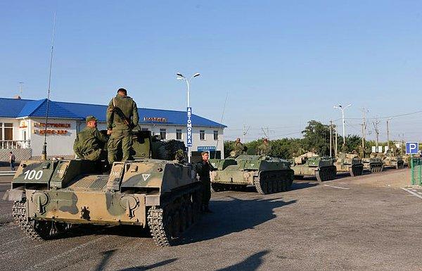 10.30 | Ukrayna: Rus askerleri Ukrayna ordusuna ait bazı araçları ele geçirdi ve Kiev’e doğru hareket etmeye başladı