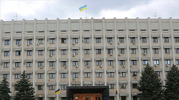 12.15 | AP: Kiev'de hükümet binalarının olduğu bölge yakınında silah sesleri duyuluyor.