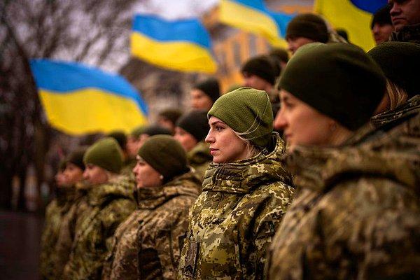 Ukrayna iki gün önce başlayan Rus işgali nedeniyle zor günlerden geçiyor.