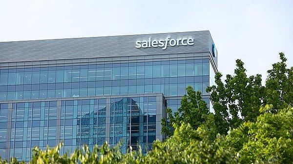 İçindeki girişimcilik heyecanına daha fazla engel olamayan Benioff, yeni macerası Salesforce.com'a başlamak üzere Oracle'dan ayrıldı.