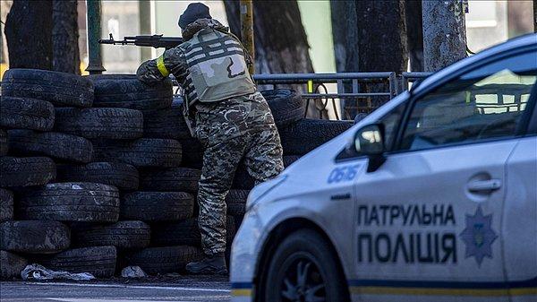 Unian haber ajansının haberine göre Bakan Monastırskiy, Kiev şehrinde gönüllülere 25 binden fazla silah ve 10 milyon mühimmat dağıtıldığını belirtti.