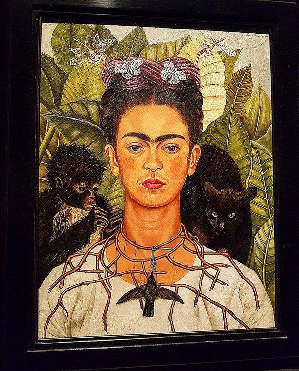 13. Diken Kolye ve Sinek Kuşu ile Otoportre - Kahlo (1940)