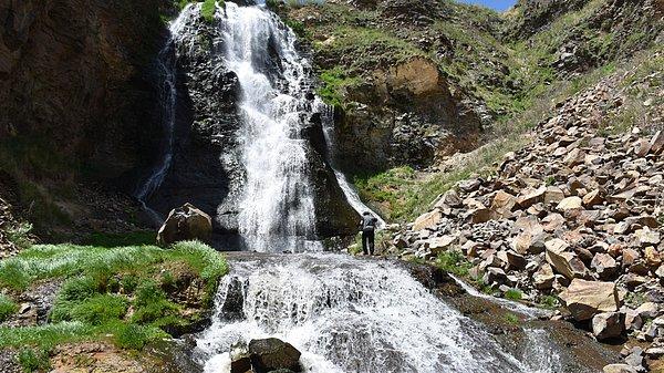 Susuz Şelalesi'ni ziyaret etmek istiyorsanız rotanızı Kars ve Ardahan şehirleri arasında kalan Susuz ilçesine çevirmeniz gerek!