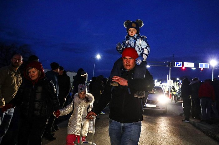 Polonya, Ukrayna Sınırını Çocuklu Aileler Dışındakilere Kapattı