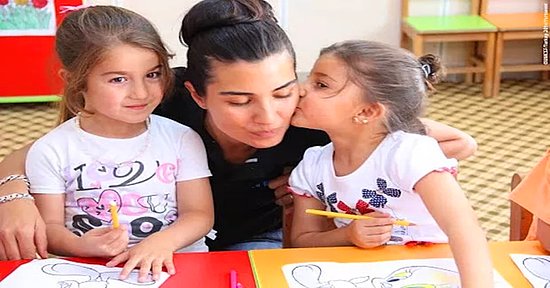 Tuba Büyüküstün, Uzun Bir Aradan Sonra İkiz Çocukları Maya ve Toprak'ı Sosyal Medyadan Paylaştı!