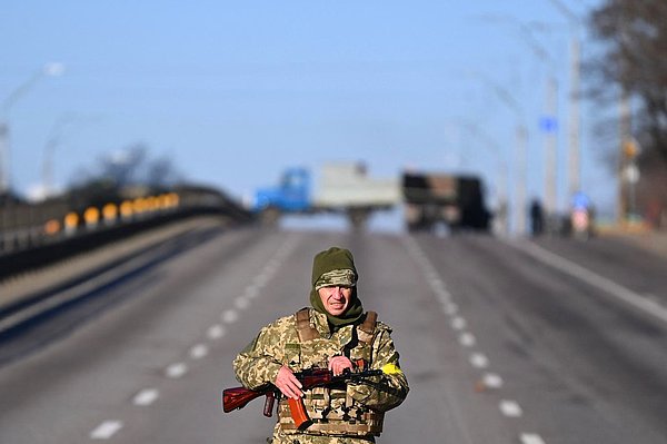 Rusya'nın 24 Şubat'ta başlattığı saldırı, başkent Kiev ile Harkov'da yoğunlaştı. Çatışmalar tüm şiddetiyle sürerken ABD'li bir akademisyen, ekibiyle birlikte Rusya'nın resmi açıklamalarından saatler önce askeri operasyonu fark ettiklerini söyledi.