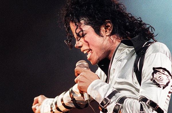 Kaliforniya, Santa Barbara'da 1988-2005 yılları arasında Michael Jackson'ın ikamet ettiği ünlü çiftlik evinin adı nedir?