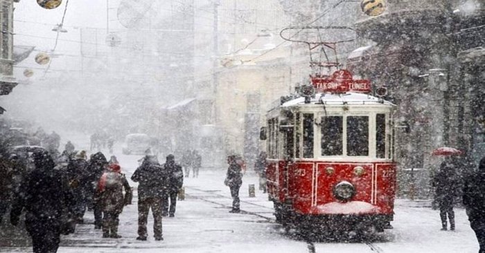 İstanbul'a Kar Yeniden Geliyor: Meteoroloji Tarih Vererek Uyardı! İstanbul'da Kar Ne Zaman Yağacak?