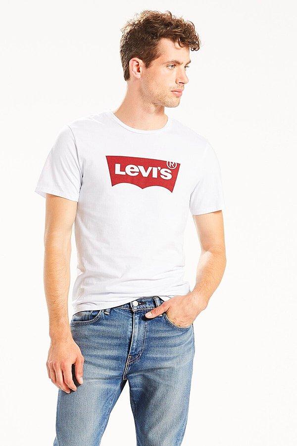 5. Levi's klasiklerinden bir tişört dolabınızda yerini alsın.