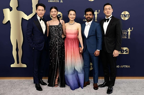 На церемонии SAG Awards, присуждаемой Американской ассоциацией киноактеров, явным фаворитом стал сериал "Игра в Кальмара"!