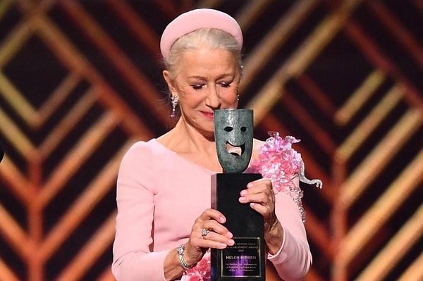 В тот вечер актриса-ветеран Хелен Миррен была удостоена Премии за заслуги перед жанром кино.