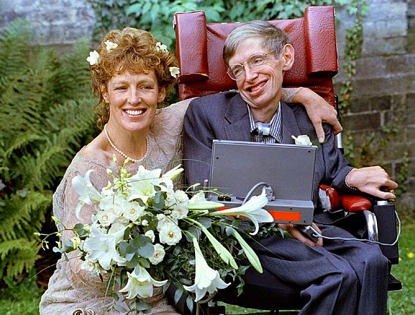 18. Stephen Hawking ve kızı Lucy, beş çocuk kitabı yayınlamıştır.