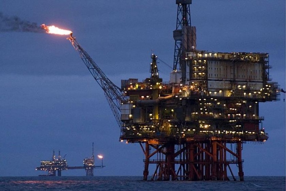 Petrol Fiyatları Alev Aldı: Savaşın Boyutu Büyüdükçe Rusya Köşeye Sıkışıyor!