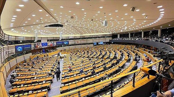 20.49 Avrupa Parlamentosu, Rusya-Ukrayna savaşı konusunda düzenlenen olağanüstü oturumda Ukrayna'nın AB üyeliğine destek veren karar tasarısını kabul etti.