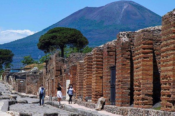 6. Bilim insanları, Pompeii Antik Kentinde yıllar önce restoranların paket servis yaptığına dair kanıtlar buldu!