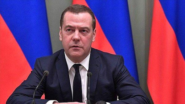 Medvedev'den Fransa'ya savaş tehdidi: 'Ekonomik savaş gerçek savaşa dönebilir'