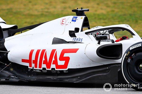 6. Formula 1'de yarışan Haas takımı sponsoru olan Rus şirketi Uralkali logosunu aracından kaldırdı.