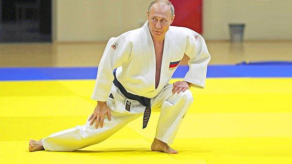 18. Uluslararası Judo Federasyonu, Rusya Devlet Başkanı Vladimir Putin'in federasyondaki onursal başkanlık ve büyükelçi statülerinin askıya aldı.