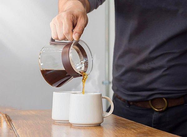 Eğer filtre kahve makinesinde kahvenizi yapacaksanız, ölçü genellikle 1 kişilik demleme için 18 gram kahveye 300 mililitre su olacak şekildedir, öncesinde kağıt filtrenizi yıkamayı unutmayın!