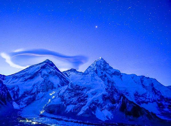 9. Everest'in bu muhteşem görüntüsünü görünce hayran olmamak elde değil.😍