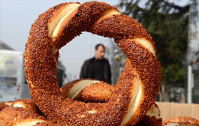 3. Simit sokak atıştırmalıkları arasında en popüleri. Gevrekliği ve ucuzluğu sayesinde herkes ona bayılmış.