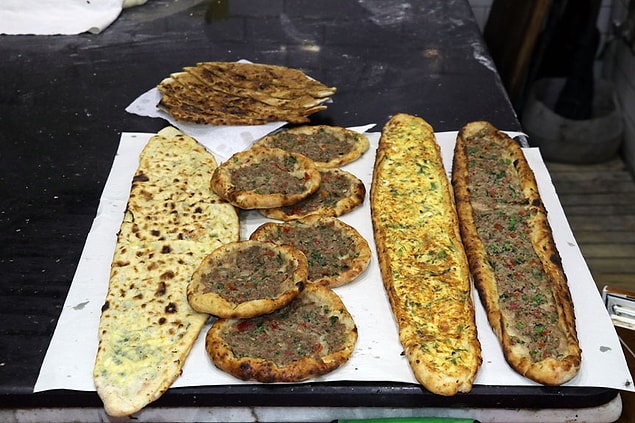 4. Pizzaya benzerliği sebebiyle pide de bir diğer favorilerden...
