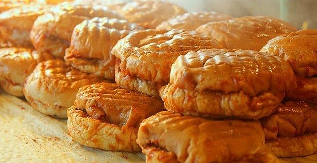 9. Islak hamburgeri hangovera çare olarak görmüşler, kültürümüze hızlı adapte olmaları bizi çok mutlu etti...