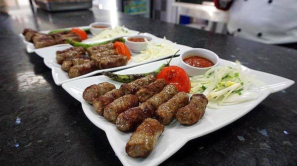 11. Türk mutfağı için önemli olan bir diğer yemek ise köfte malumunuz. Köfte çeşitlerinin her türlüsünü çok sevmişler!