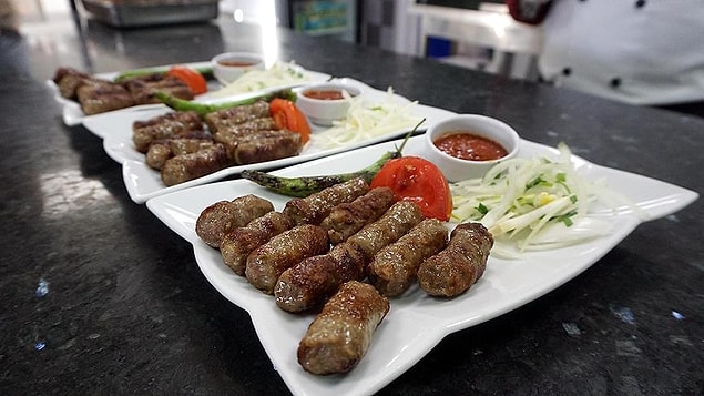 11. Türk mutfağı için önemli olan bir diğer yemek ise köfte malumunuz. Köfte çeşitlerinin her türlüsünü çok sevmişler!