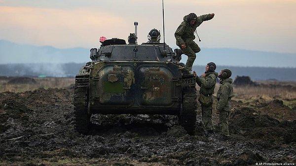 19.57 | Rusya Savunma Bakanlığı: 498 Rus askeri de askeri görevlerini yerine getirirken hayatını kaybetti