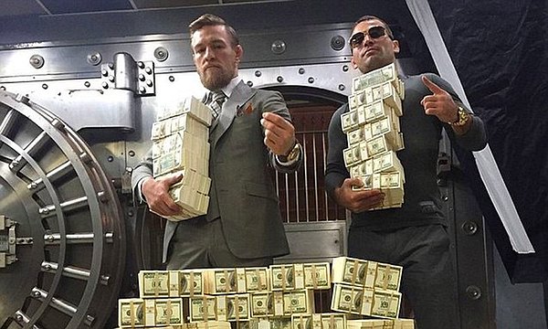 Forbes dergisi tarafından 2021 yılında 180 milyon dolar kazandığı açıklanan Conor McGregor'ın Chelsea'yi satan alamayacağı tahmin ediliyor.