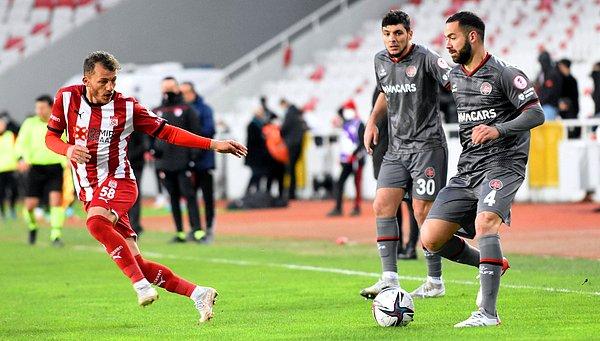 Ziya Erdal, "Fatih Karagümrük maçının sonunda tatsız olaylar yaşandı. Rakip takım hocası, bizim 20 yaşındaki oyuncumuz Kerem Atakan'a küfür etti.